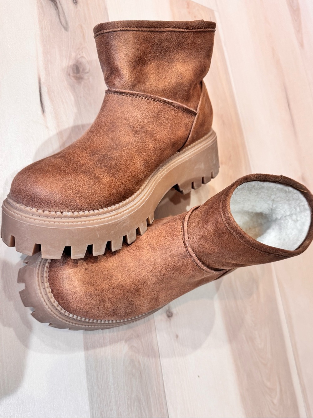 Dolce Vita Chunky Lug Sole Ankle Boots - Brown. Size 8.5. Fall Harvest